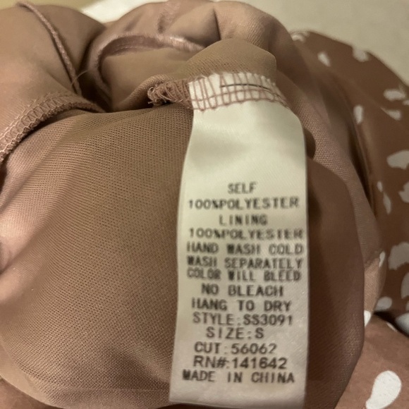 She & Sky Spices Peach  and White Polka Dot Wrap Romper, size Small - Picture 7 of 7